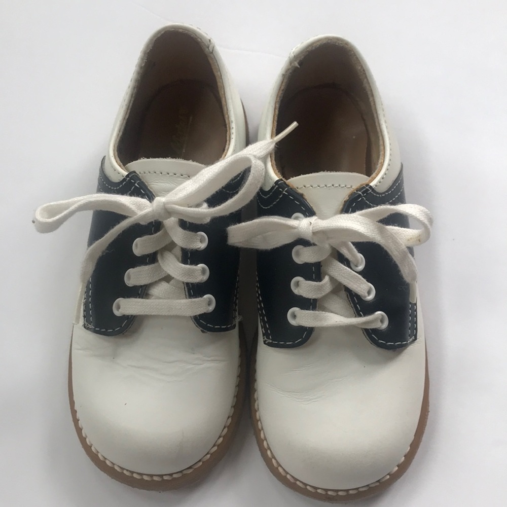 Footmates Saddle Oxford shoes. Navy and white 7.5